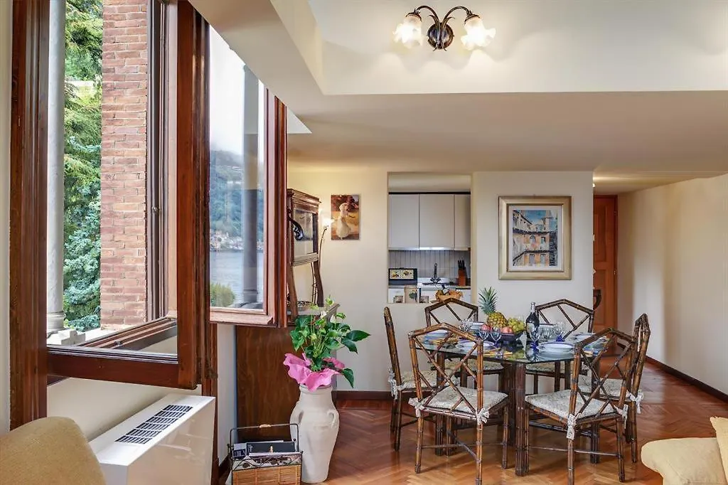 Charming Apartment Lake Front Acquaseria